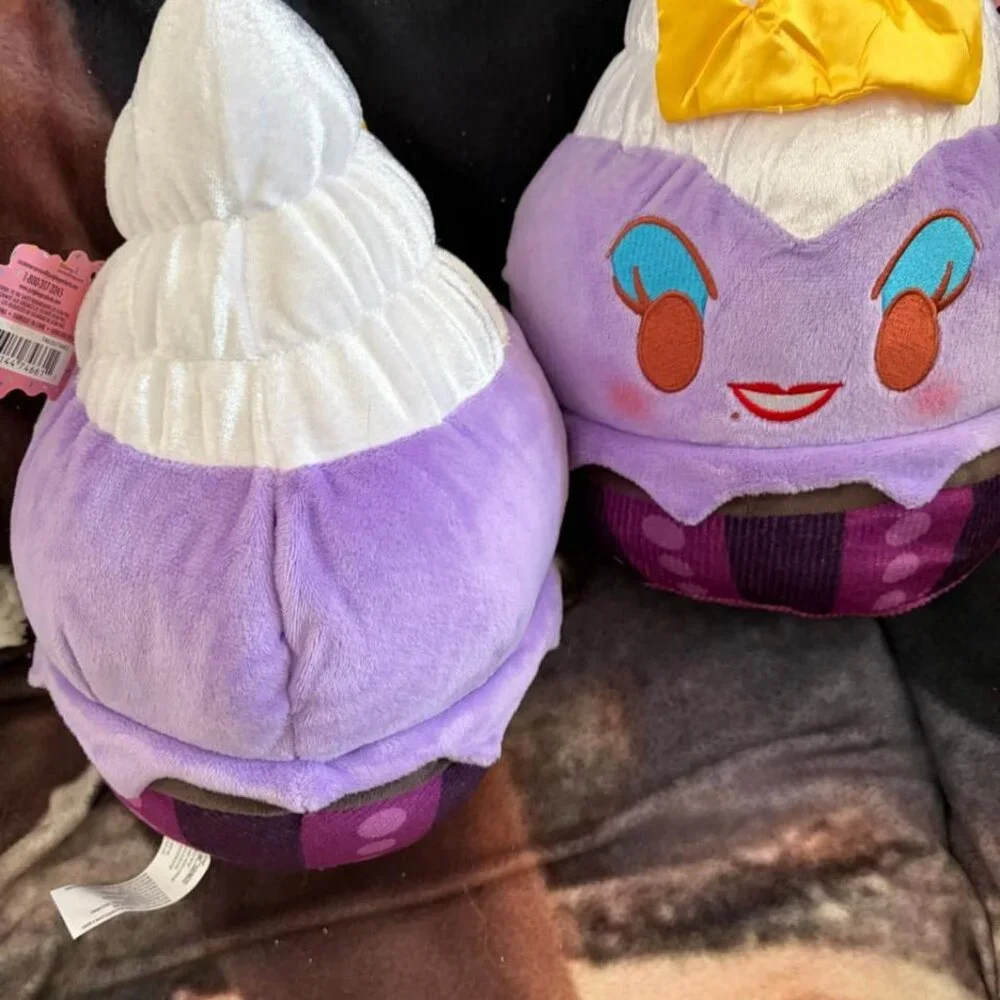 Disney Munchlings Ursula Cupcake Plush 12 inches - Picture 2 of 4